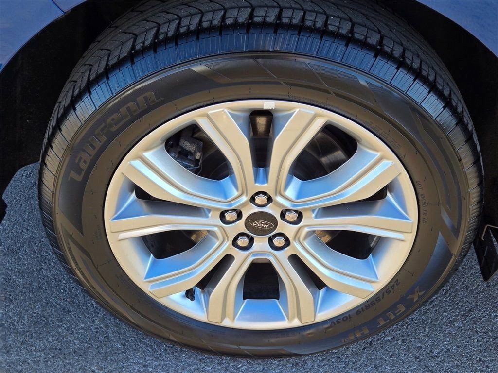 Used 2024 Ford Edge Titanium image 9