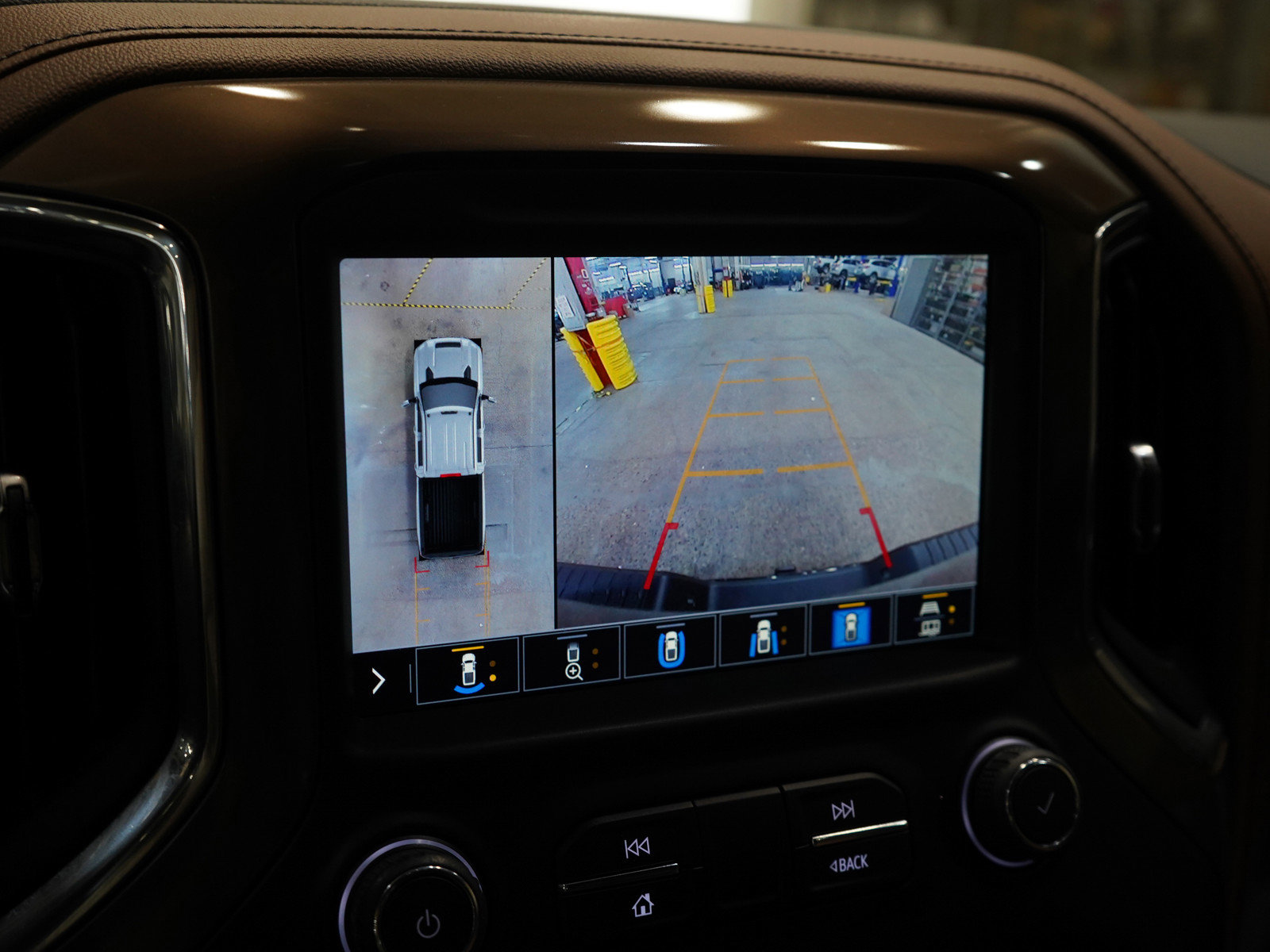 Used 2022 Chevrolet Silverado 2500 High Country w/ Z71 Off-Road Package image 22