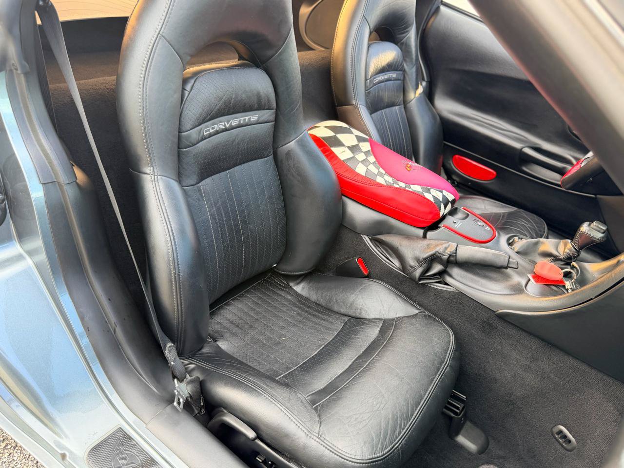 Used 2004 Chevrolet Corvette Coupe w/ Roof Package RWD image 17