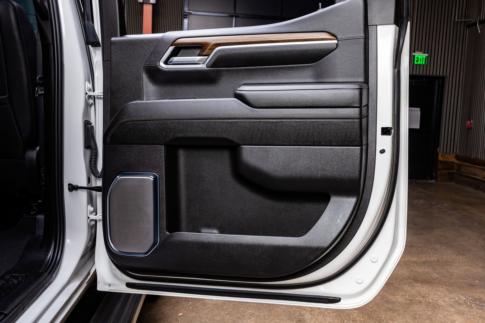 Used 2024 Chevrolet Silverado 1500 High Country image 38