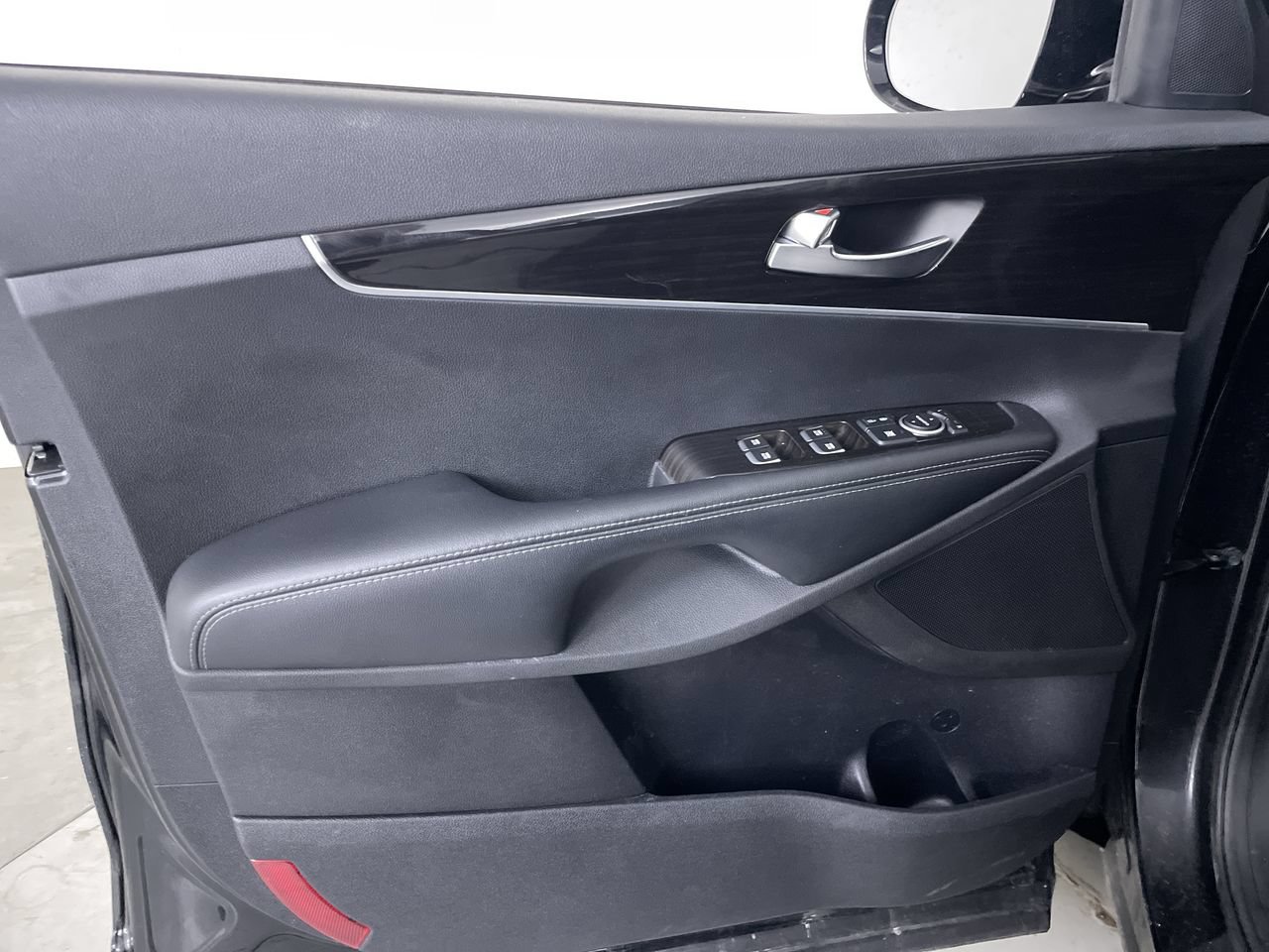 Used 2020 Kia Sorento LX AWD/4WD image 2