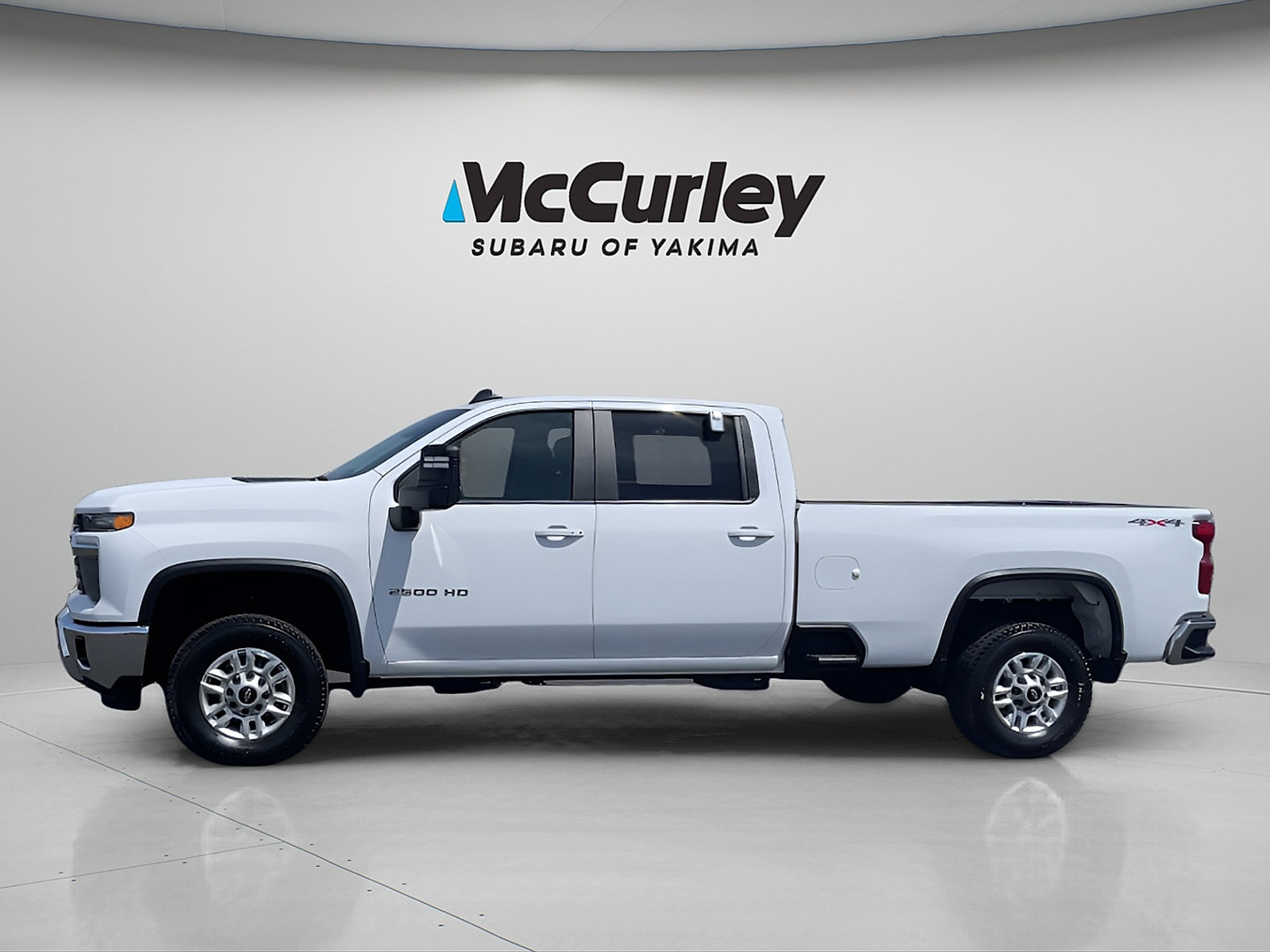 Used 2025 Chevrolet Silverado 2500 LT w/ Convenience Package AWD/4WD image 3