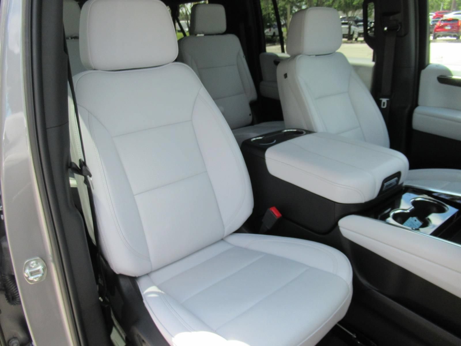 Used 2026 Chevrolet Suburban Premier AWD/4WD image 9