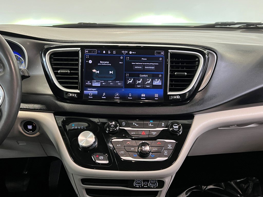 Used 2023 Chrysler Pacifica Touring-L image 20