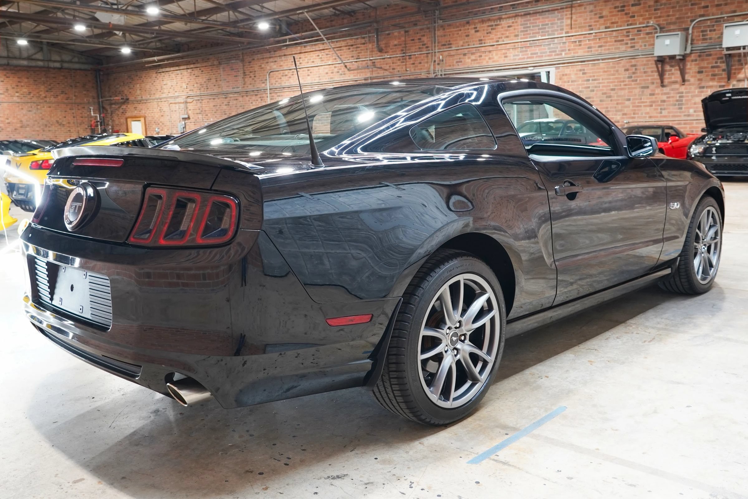 Used 2013 Ford Mustang GT Premium w/ Brembo Brake Pkg RWD image 13