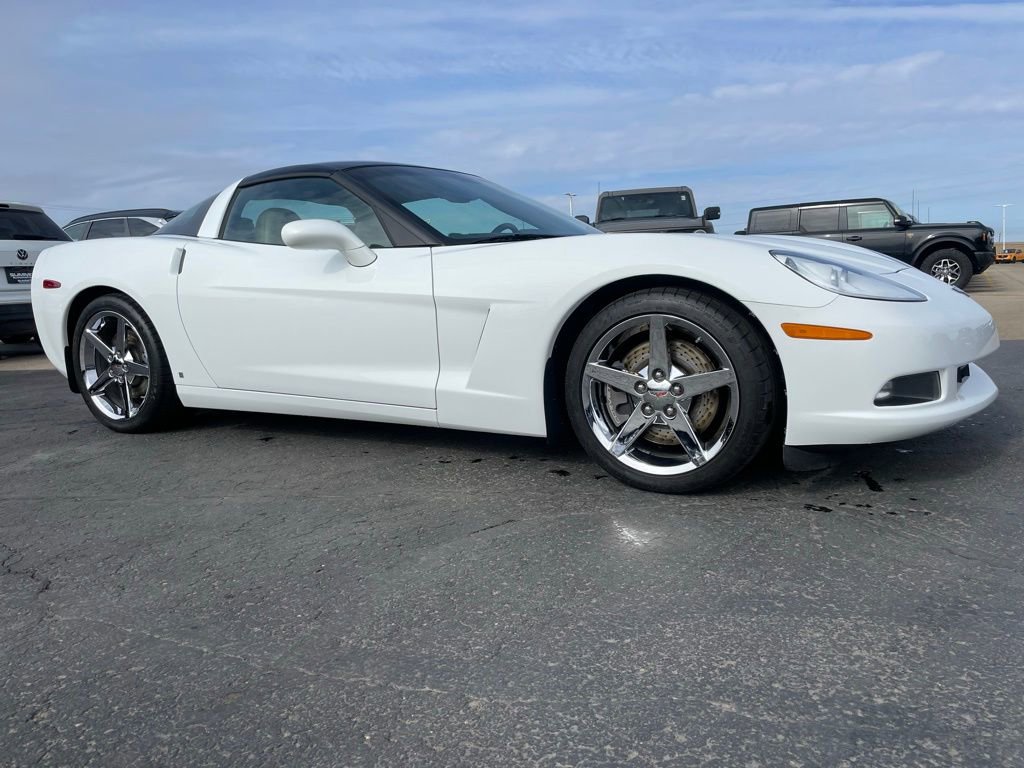Used 2007 Chevrolet Corvette Base w/ Preferred Equipment Group image 2