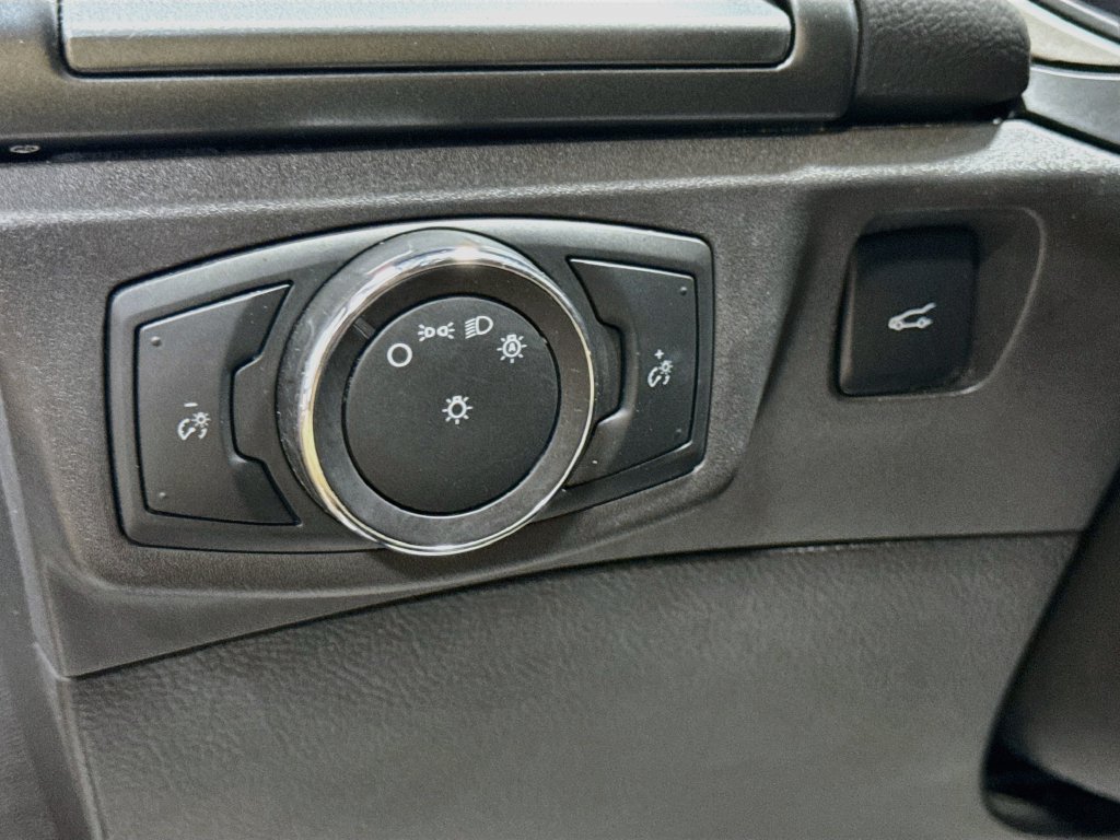 Used 2016 Ford Fusion SE FWD image 9