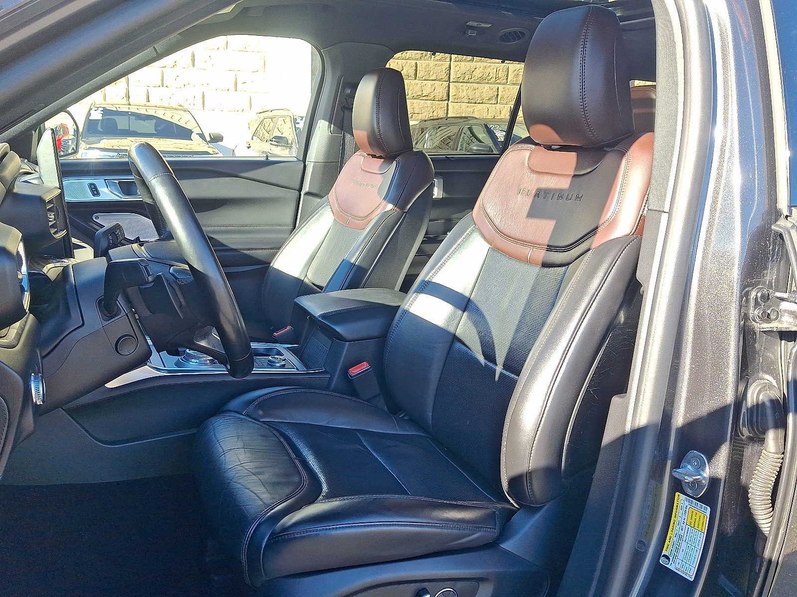 Used 2020 Ford Explorer Platinum w/ Premium Technology Package image 13