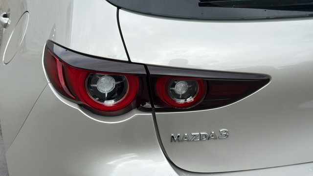 Used 2024 MAZDA MAZDA3 s FWD image 32