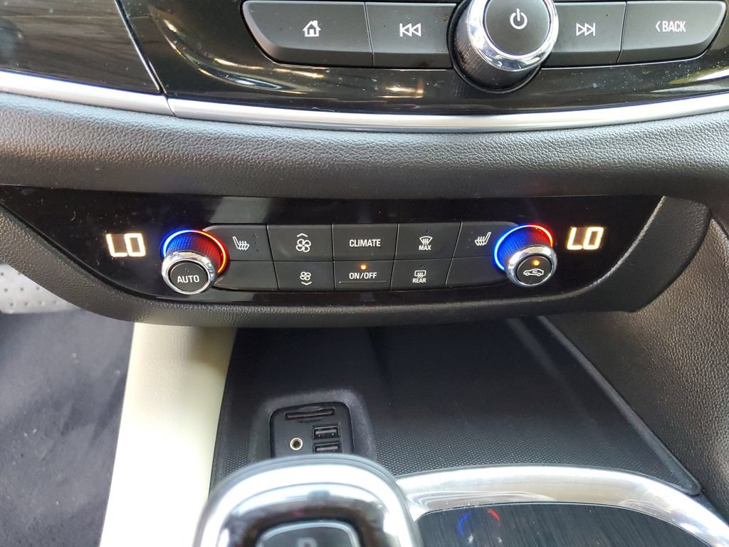 Used 2020 Buick Enclave Essence w/ Sound and Sites Package FWD image 32