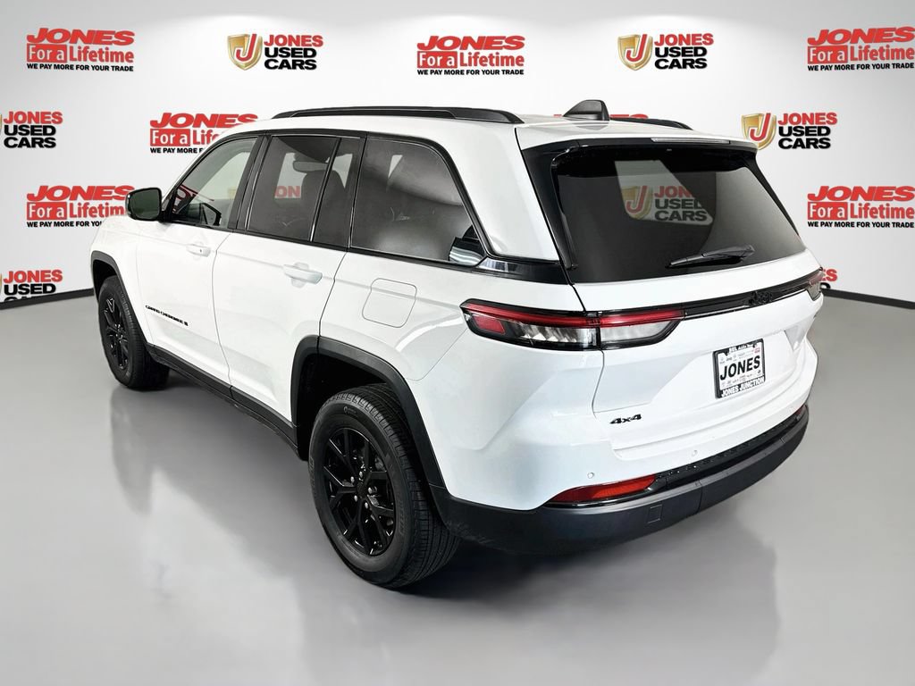 Used 2024 Jeep Grand Cherokee Altitude AWD/4WD image 2