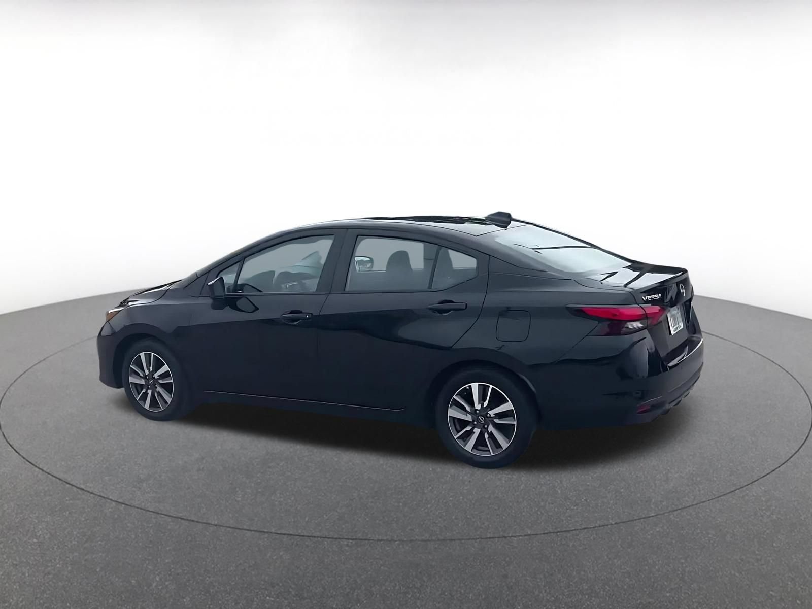 Used 2025 Nissan Versa SV FWD image 9