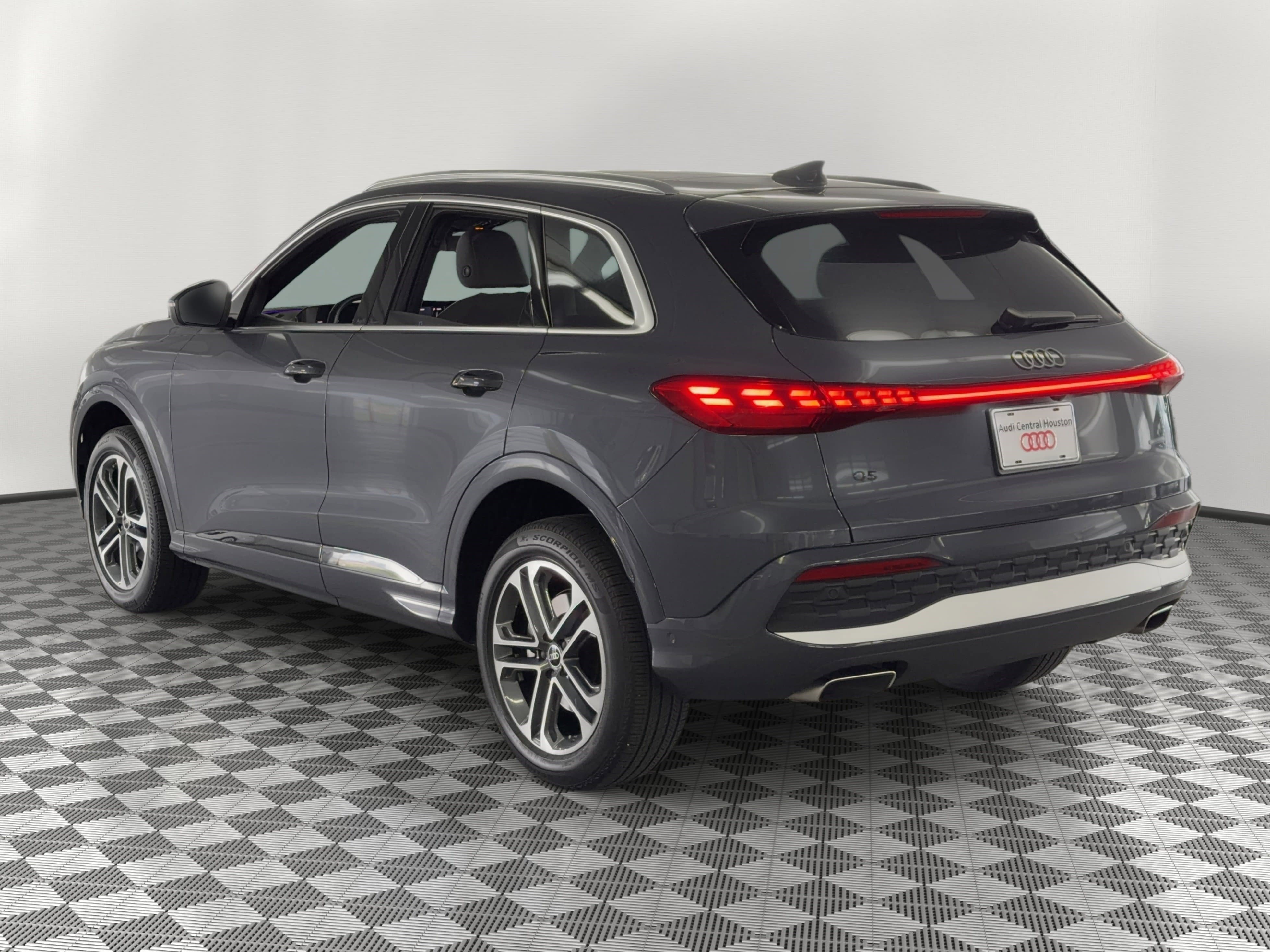 Certified 2025 Audi Q5 Premium w/ Premium Plus AWD/4WD image 3