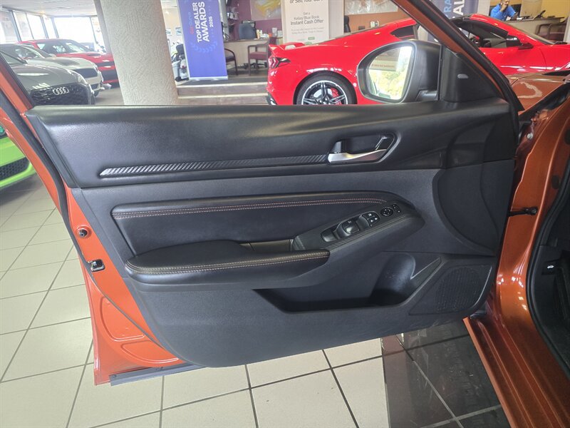 Used 2022 Nissan Altima 2.5 SR FWD image 7