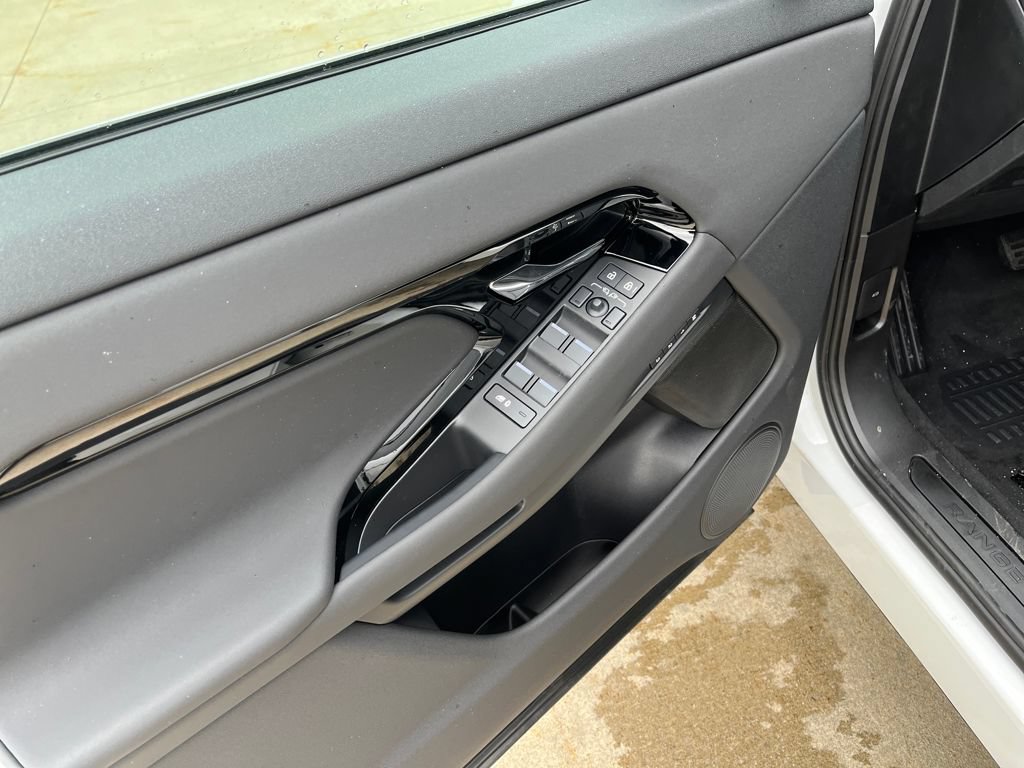 New 2026 Land Rover Range Rover Evoque S AWD/4WD image 11