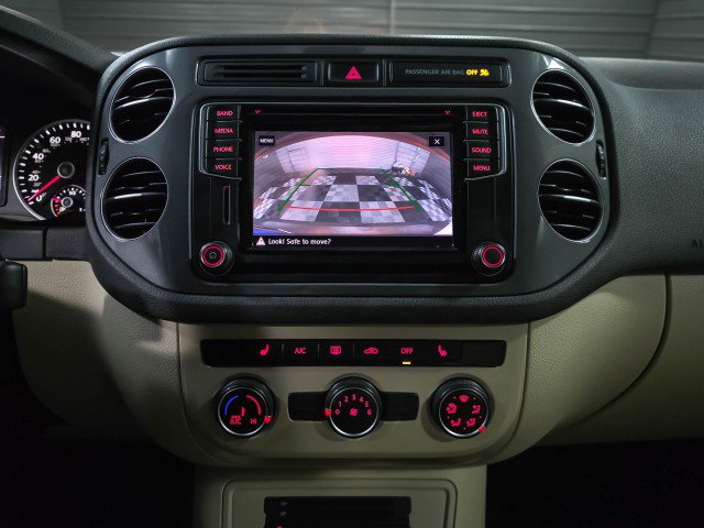 Used 2017 Volkswagen Tiguan S image 25