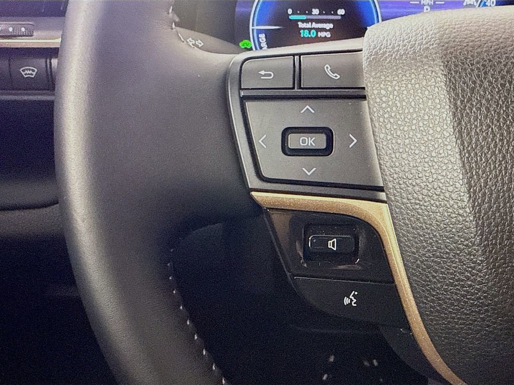 Used 2024 Toyota Crown XLE image 11