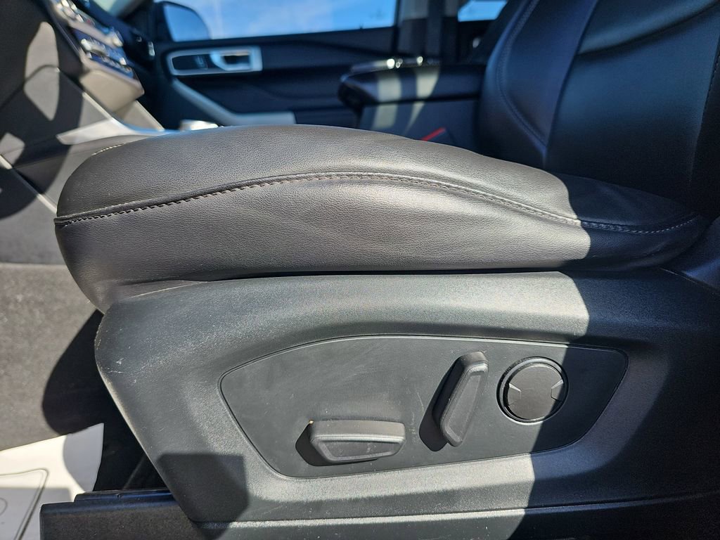 Used 2022 Ford Explorer XLT w/ Equipment Group 202A image 33