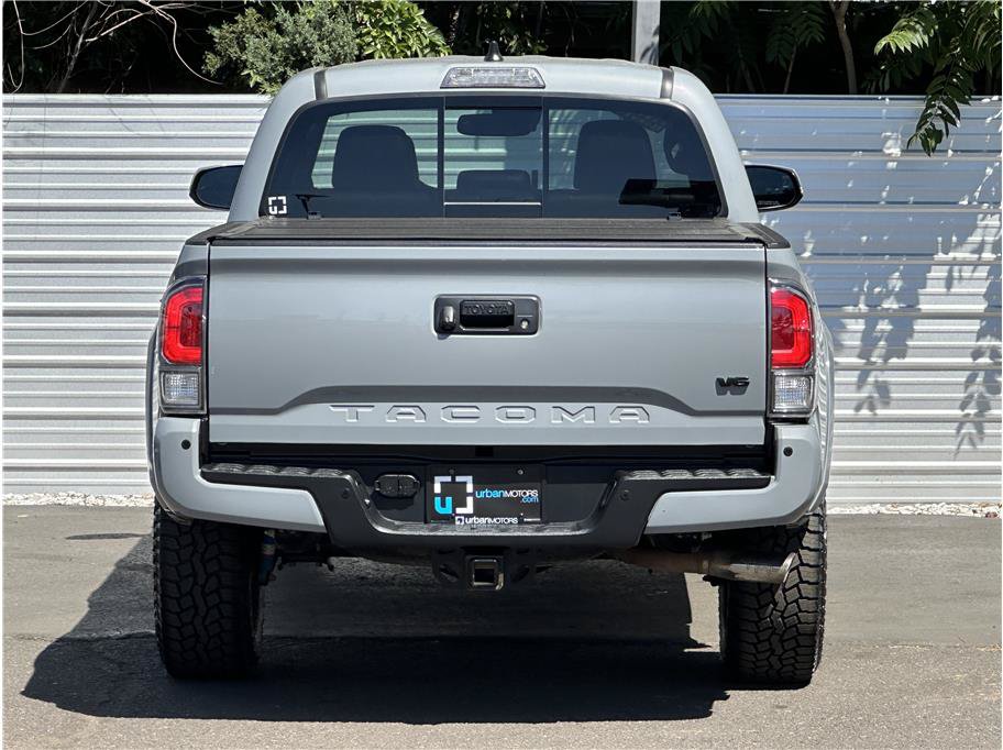 Used 2020 Toyota Tacoma TRD Sport w/ TRD Premium Sport Package AWD/4WD image 11