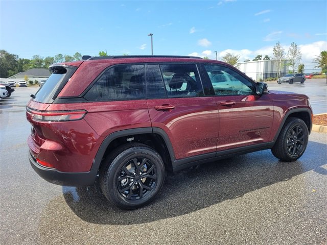 New 2025 Jeep Grand Cherokee Altitude image 12