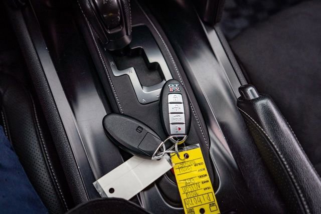 Used 2016 Nissan GT-R Premium image 32