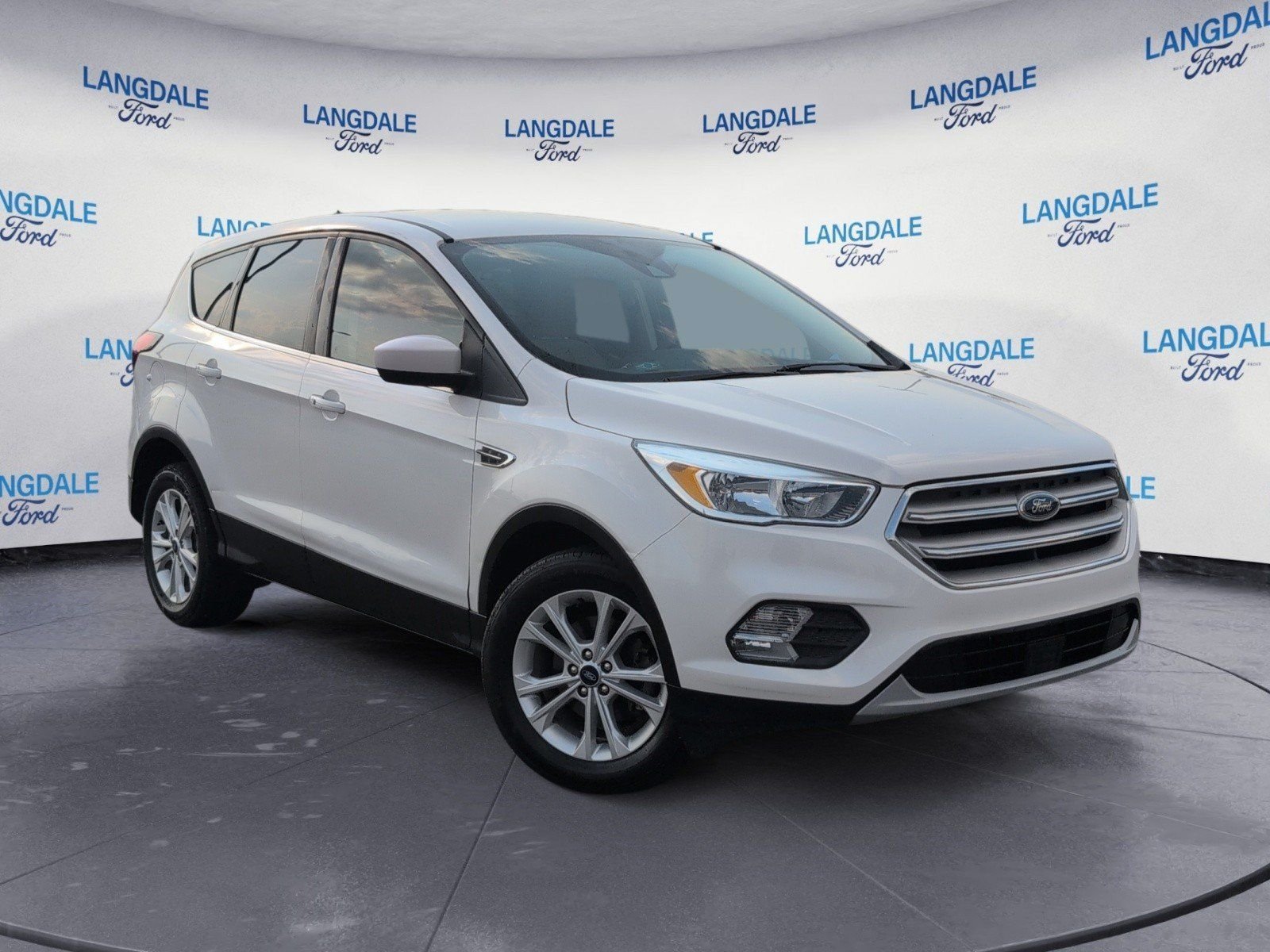 Used 2019 Ford Escape SE FWD image 2