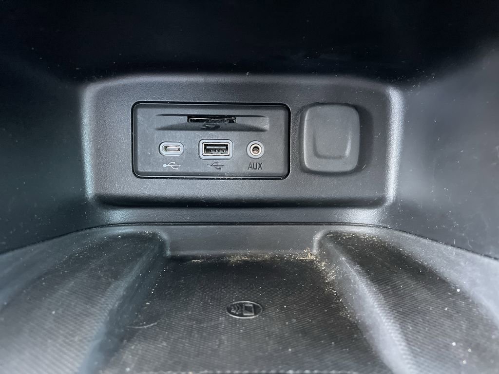 Used 2019 Chevrolet Equinox Premier FWD image 24