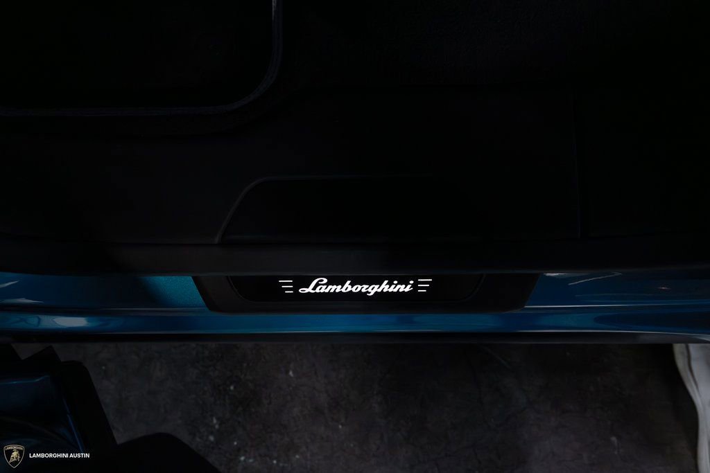 Used 2025 Lamborghini Urus SE image 46