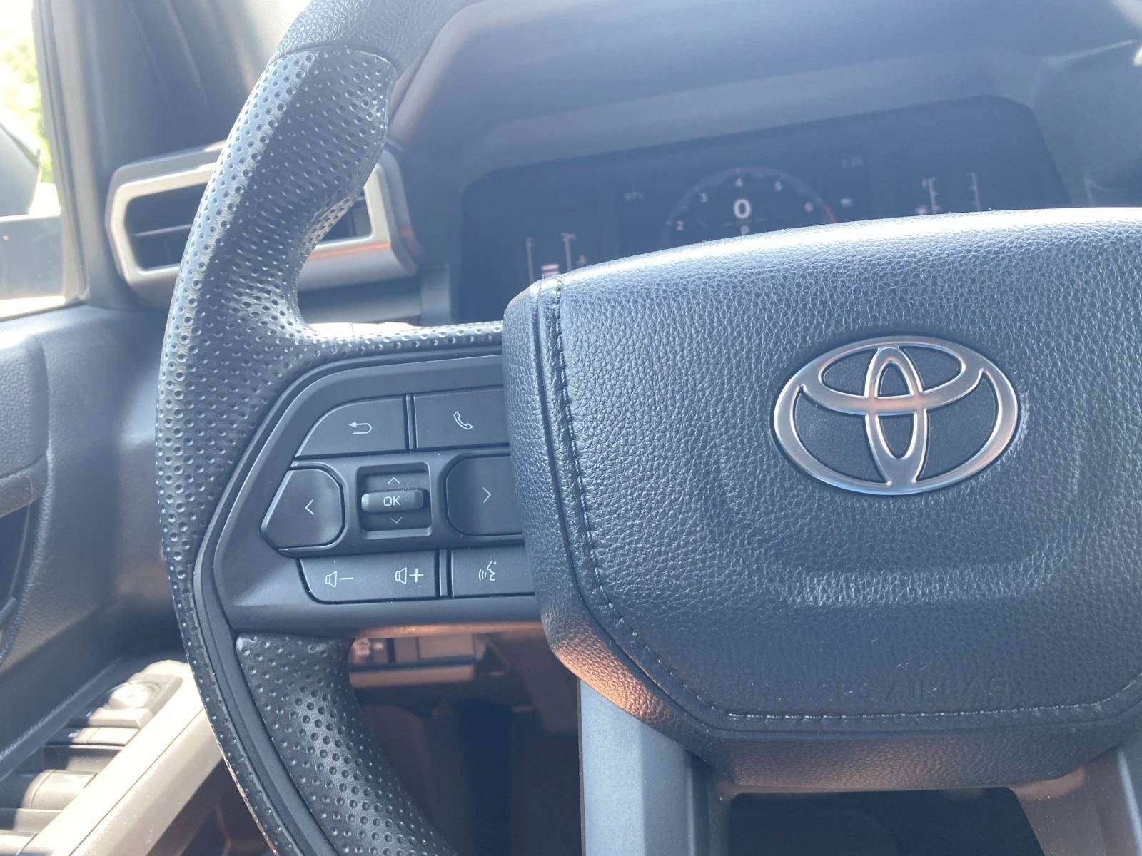 Used 2024 Toyota Tacoma SR5 AWD/4WD image 32