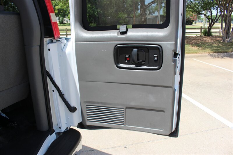 Used 2016 Chevrolet Express 3500 LT w/ LT Preferred Equipment Group RWD image 12