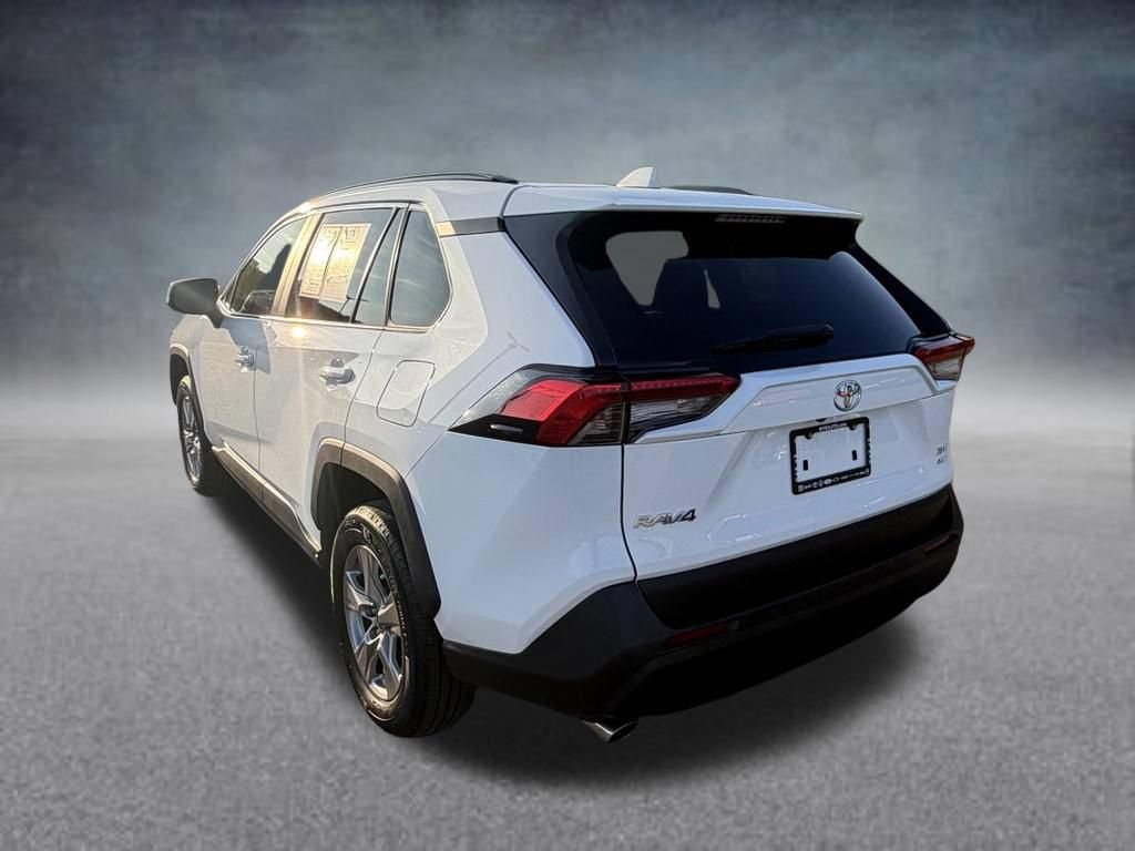 Used 2025 Toyota RAV4 XLE AWD/4WD image 3