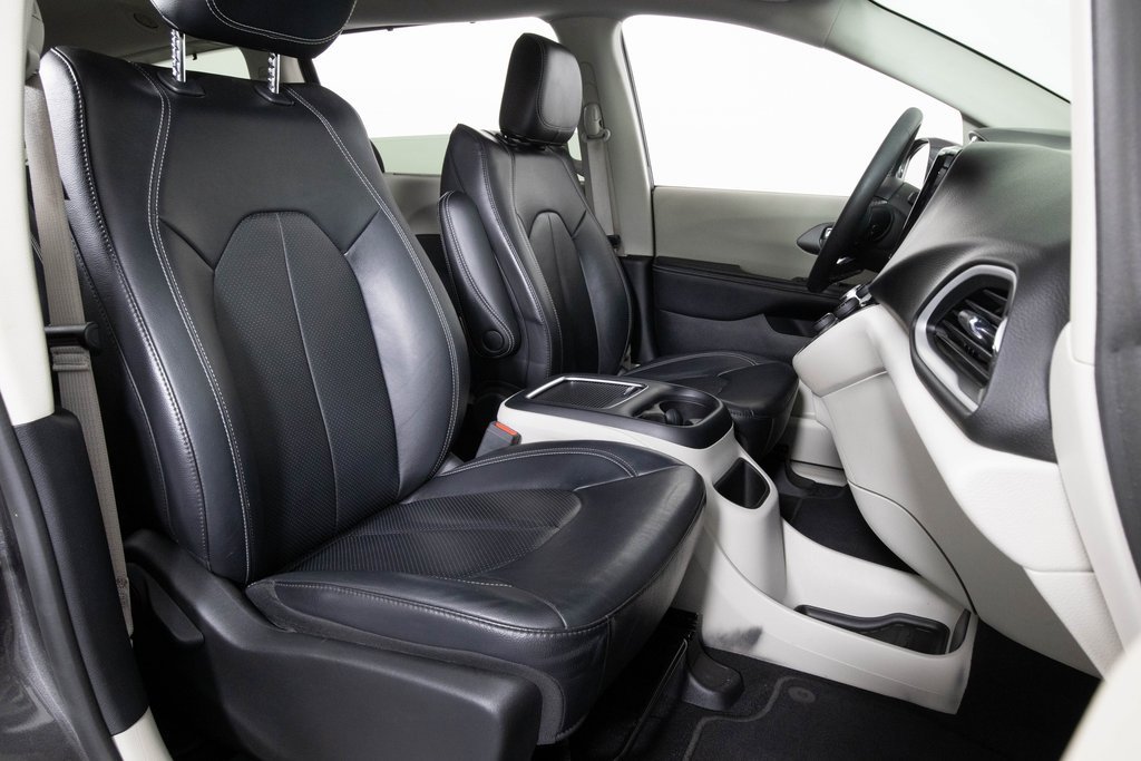 Used 2022 Chrysler Pacifica Touring-L image 19