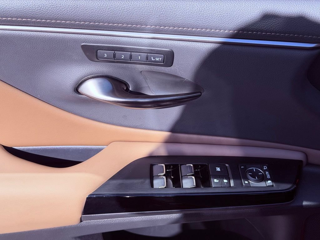 Certified 2025 Lexus ES 350 w/ Premium Package FWD image 17