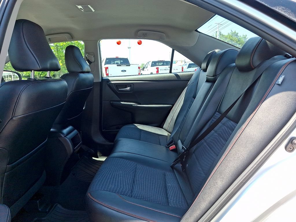 Used 2015 Toyota Camry SE FWD image 10