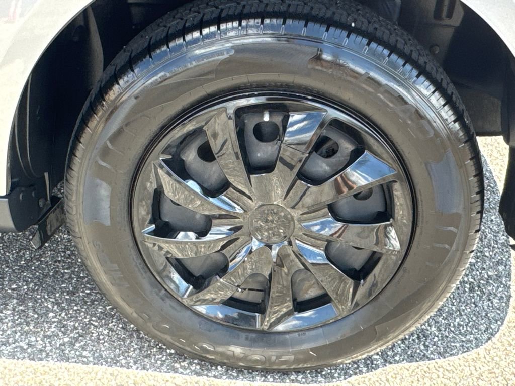 Used 2019 Dodge Journey SE image 19