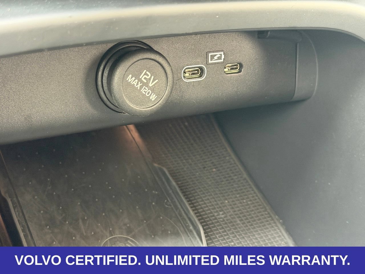 Certified 2026 Volvo XC40 B5 Plus AWD/4WD image 21