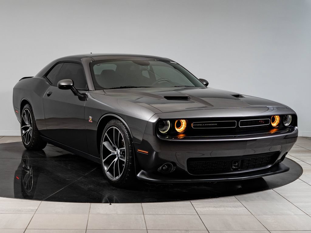 Used 2017 Dodge Challenger R/T Scat Pack w/ Leather Interior Group RWD image 12