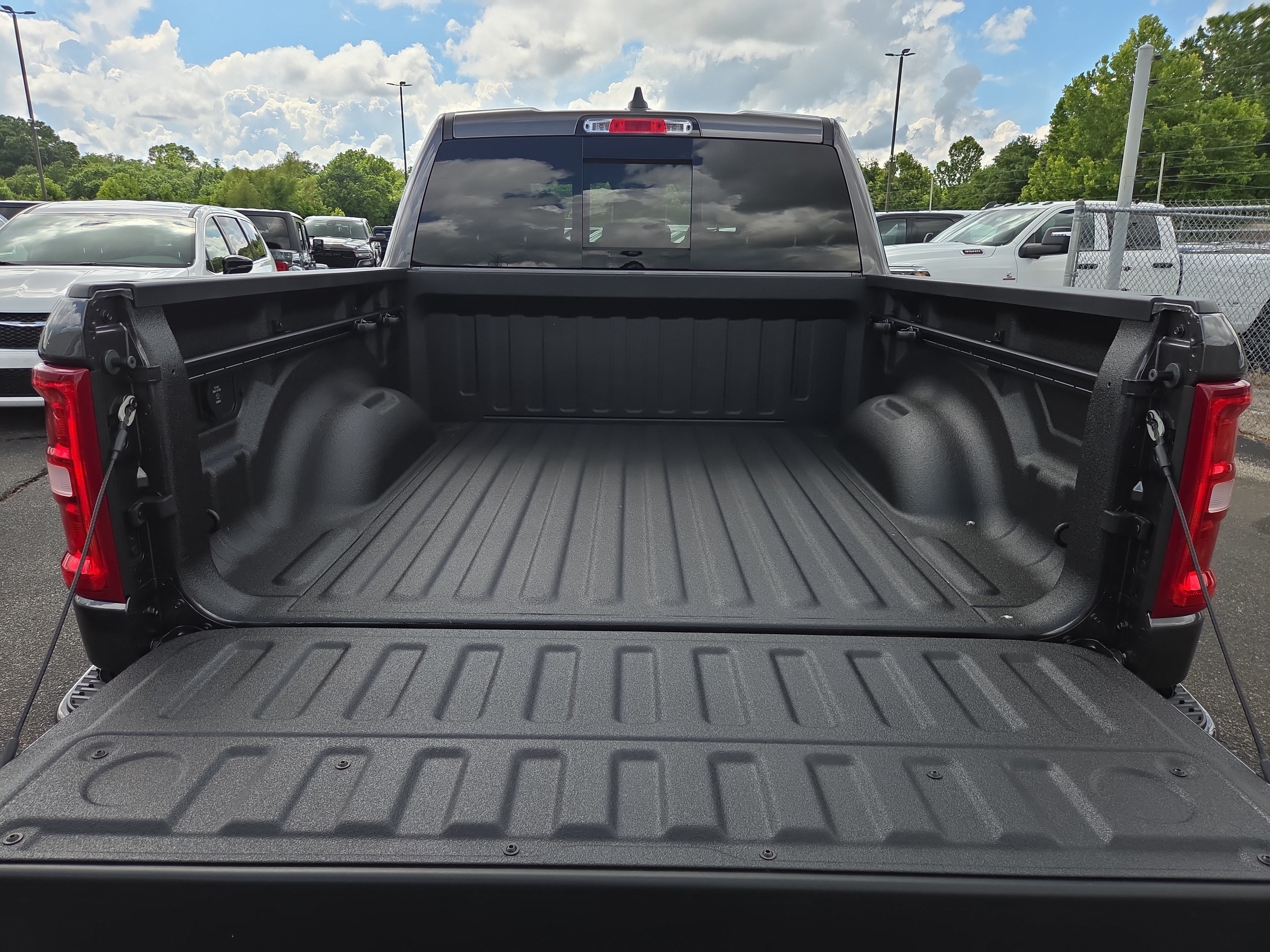 New 2026 RAM 1500 Laramie w/ Laramie Preferred Package AWD/4WD image 8