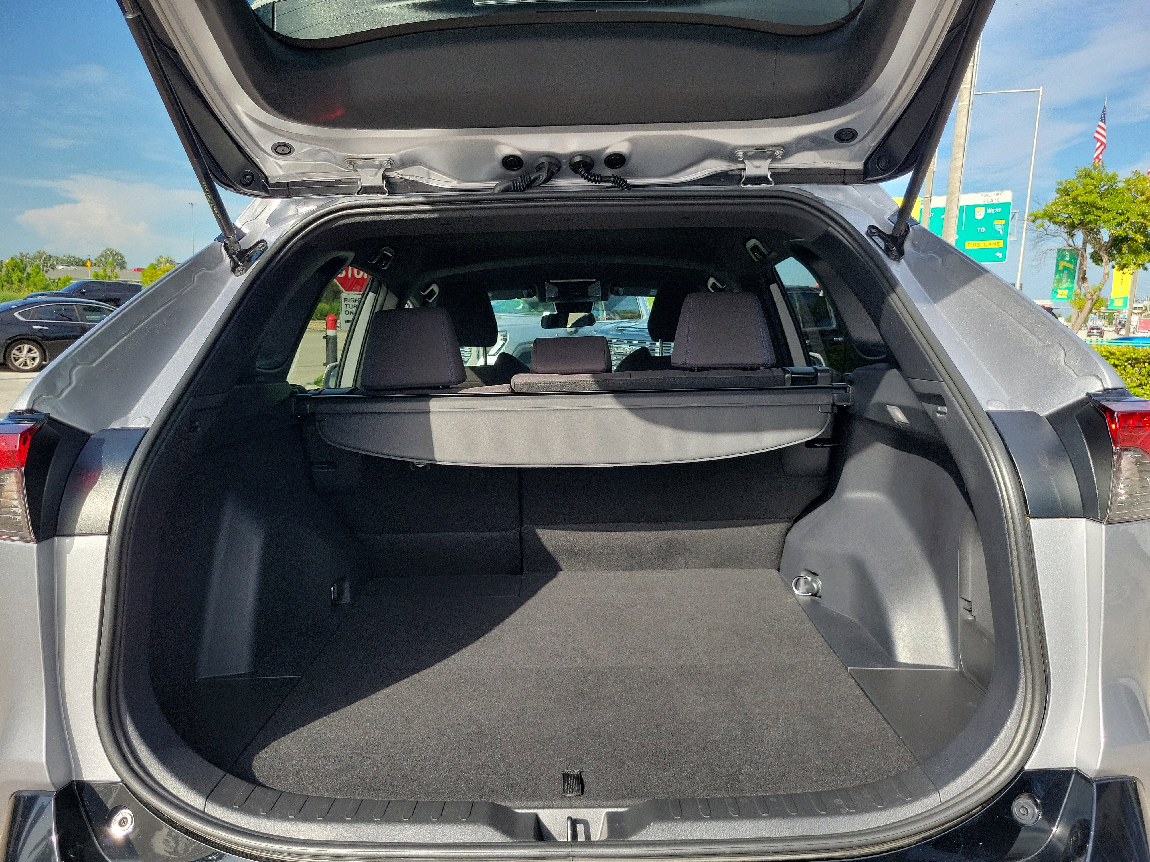 Used 2024 Toyota RAV4 SE image 16