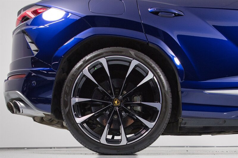 Used 2022 Lamborghini Urus AWD/4WD image 12