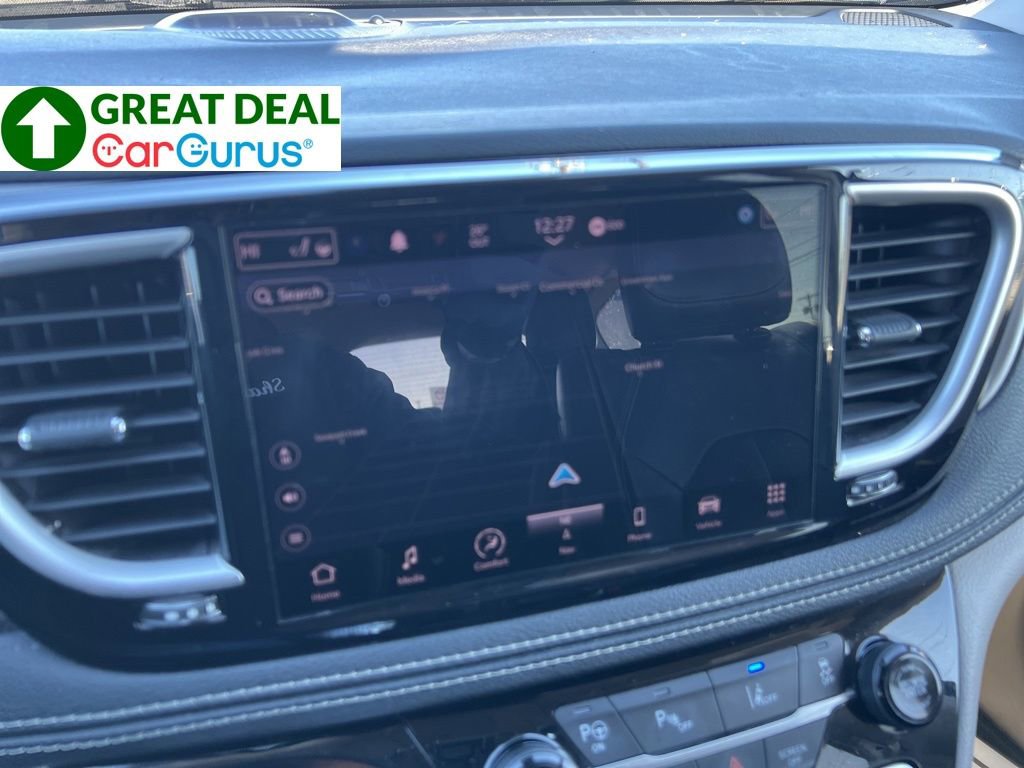 Used 2022 Chrysler Pacifica Touring-L w/ Uconnect Theater Family Group FWD image 13