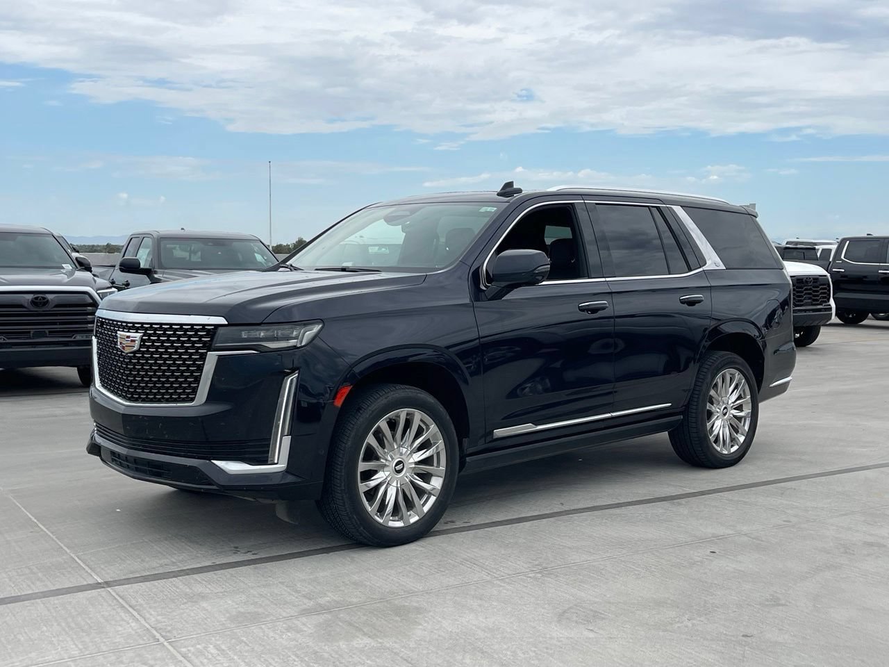 Used 2024 Cadillac Escalade Premium Luxury w/ Performance Package AWD/4WD image 4