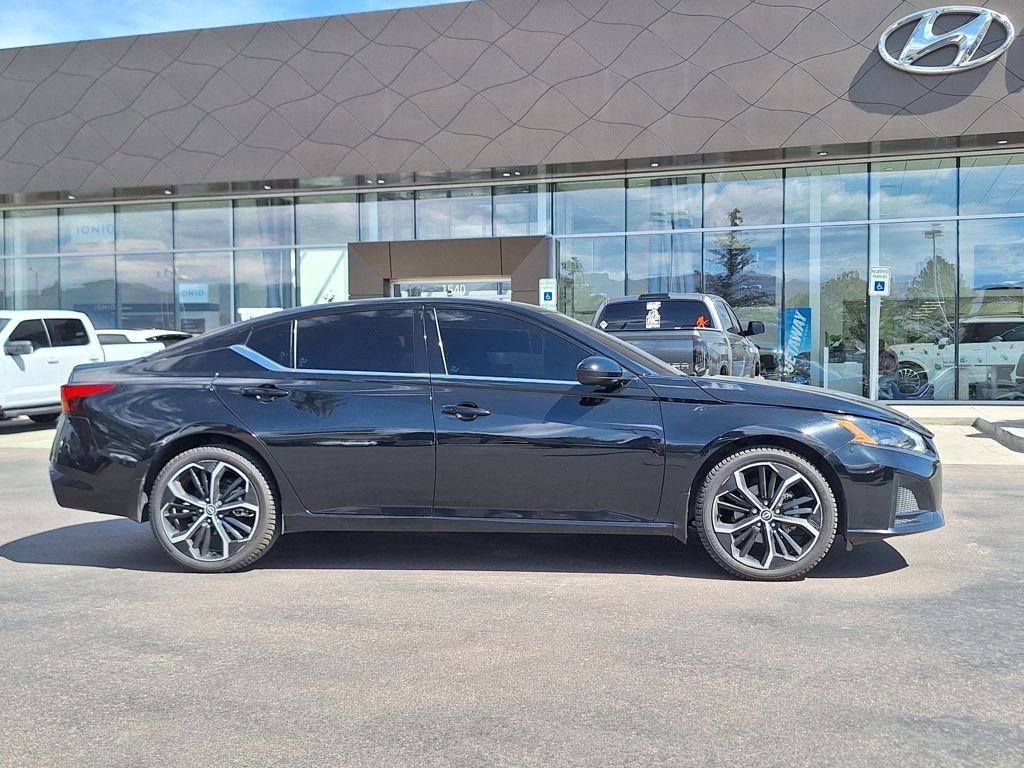 Used 2024 Nissan Altima 2.5 SR w/ SR Premium Package image 2