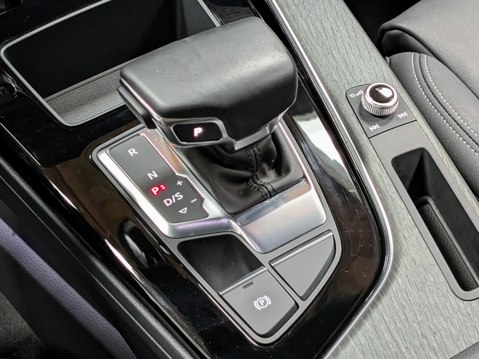 Used 2024 Audi A4 2.0T Premium w/ Convenience Package image 28