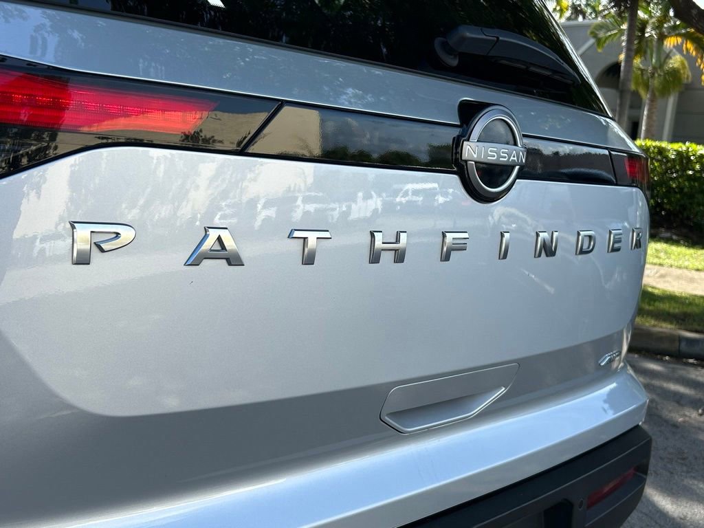 Used 2025 Nissan Pathfinder SV image 32