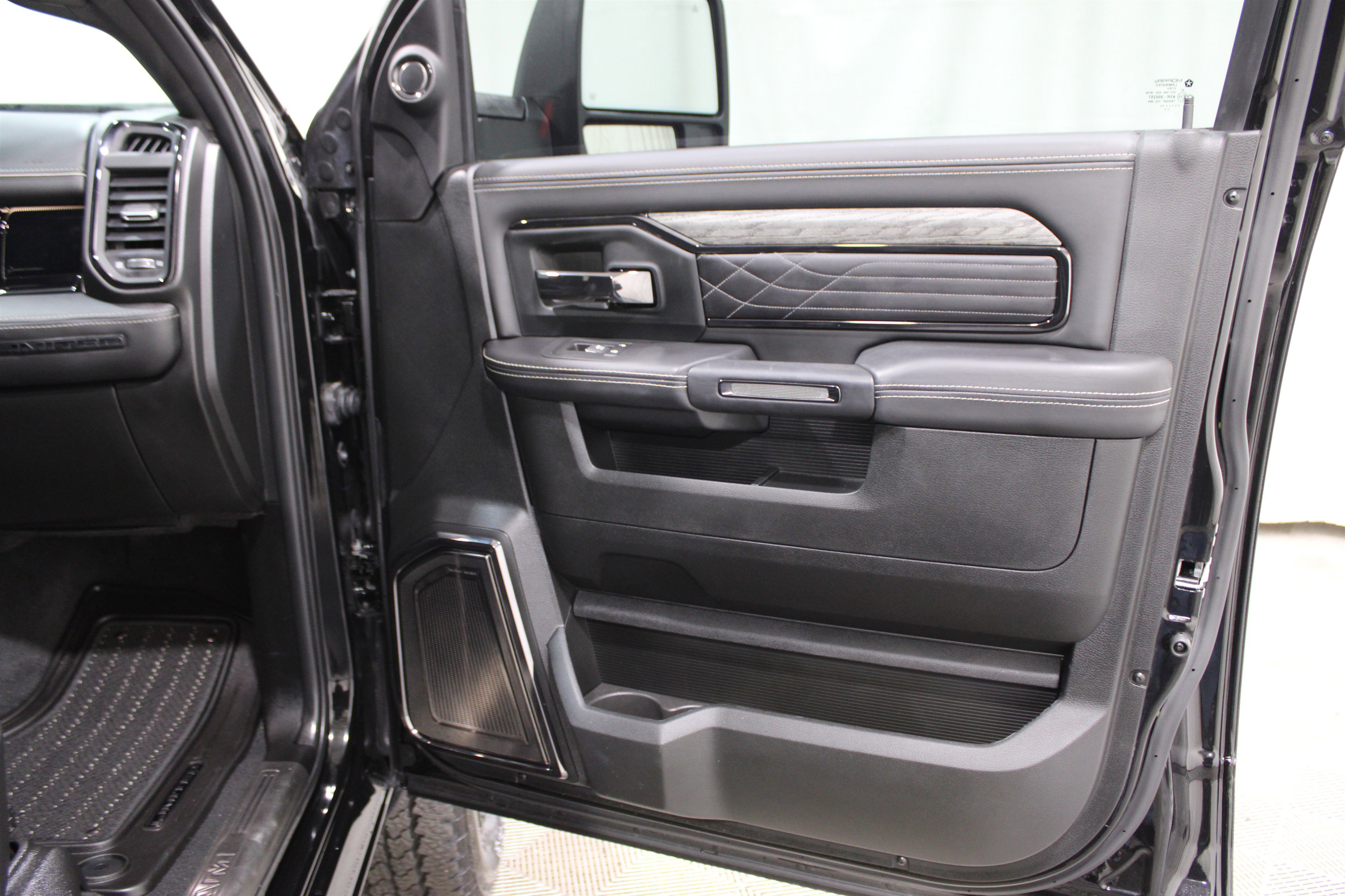 Used 2025 RAM 2500 Limited image 28