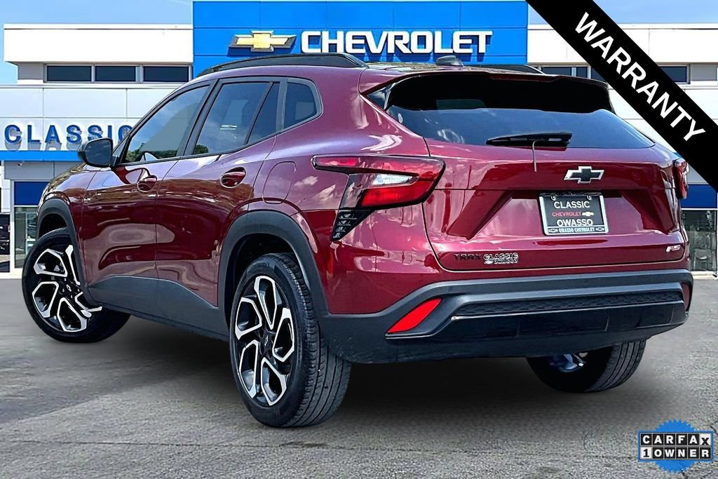 Used 2025 Chevrolet Trax RS w/ Driver Confidence Package FWD image 3