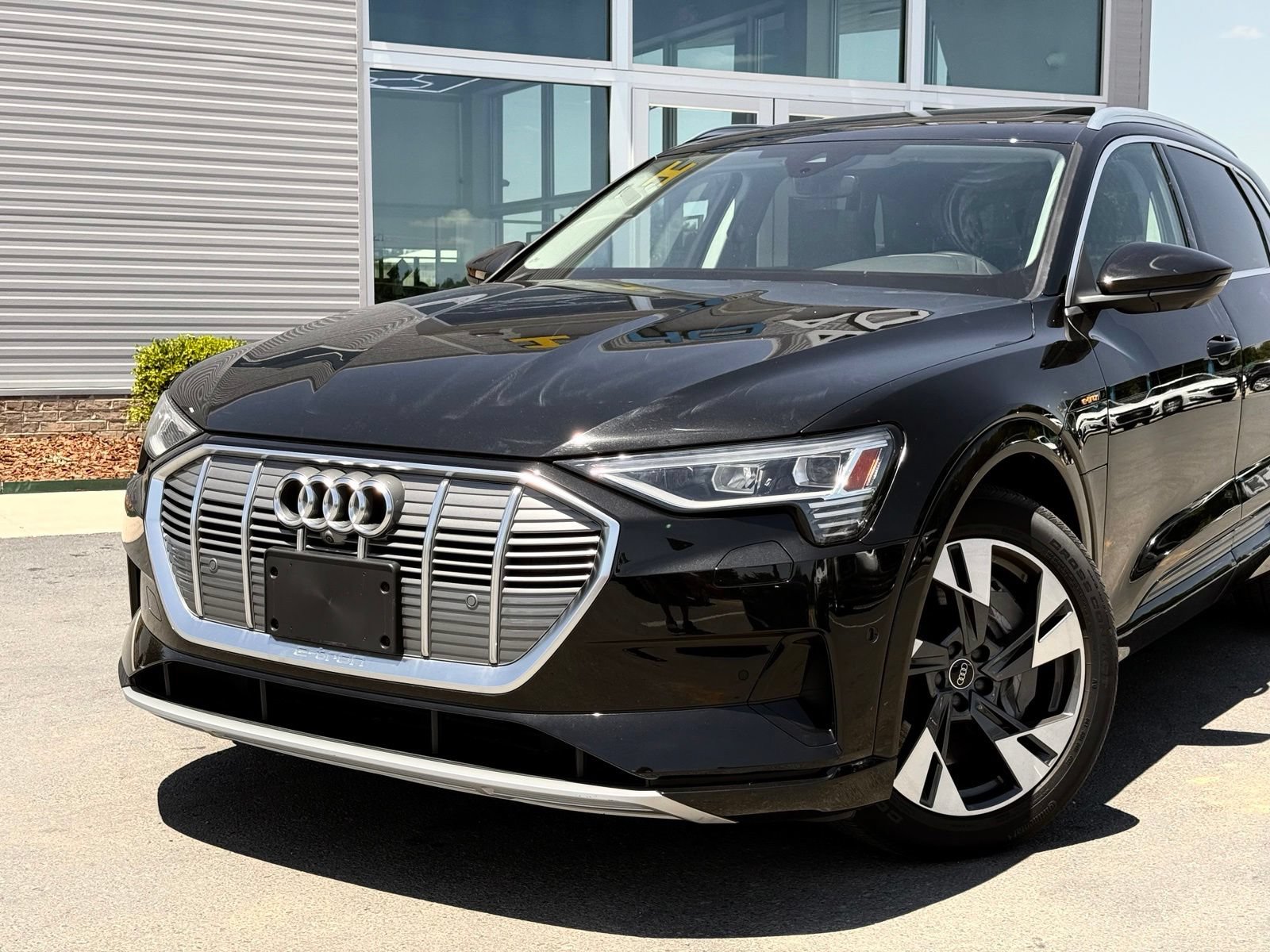 Used 2023 Audi e-tron Premium Plus w/ Premium Plus Package AWD/4WD image 4