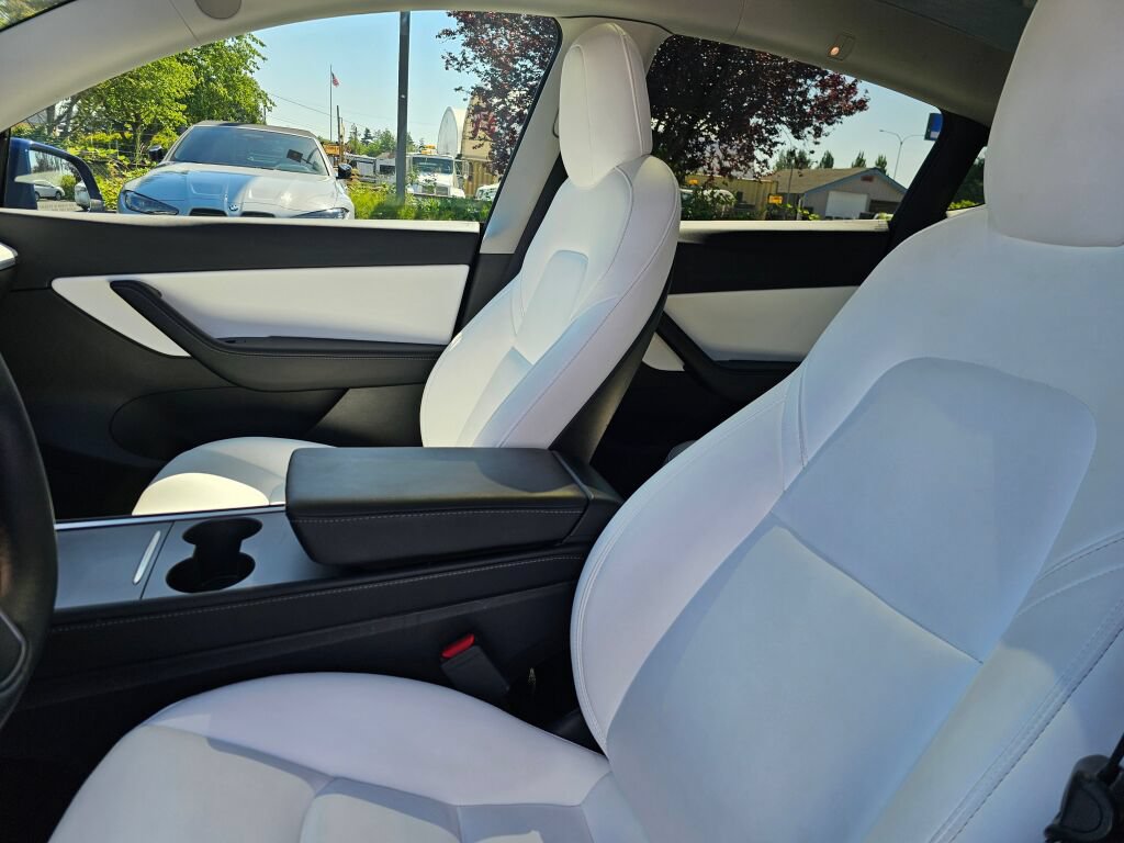 Used 2021 Tesla Model Y Long Range AWD/4WD image 25