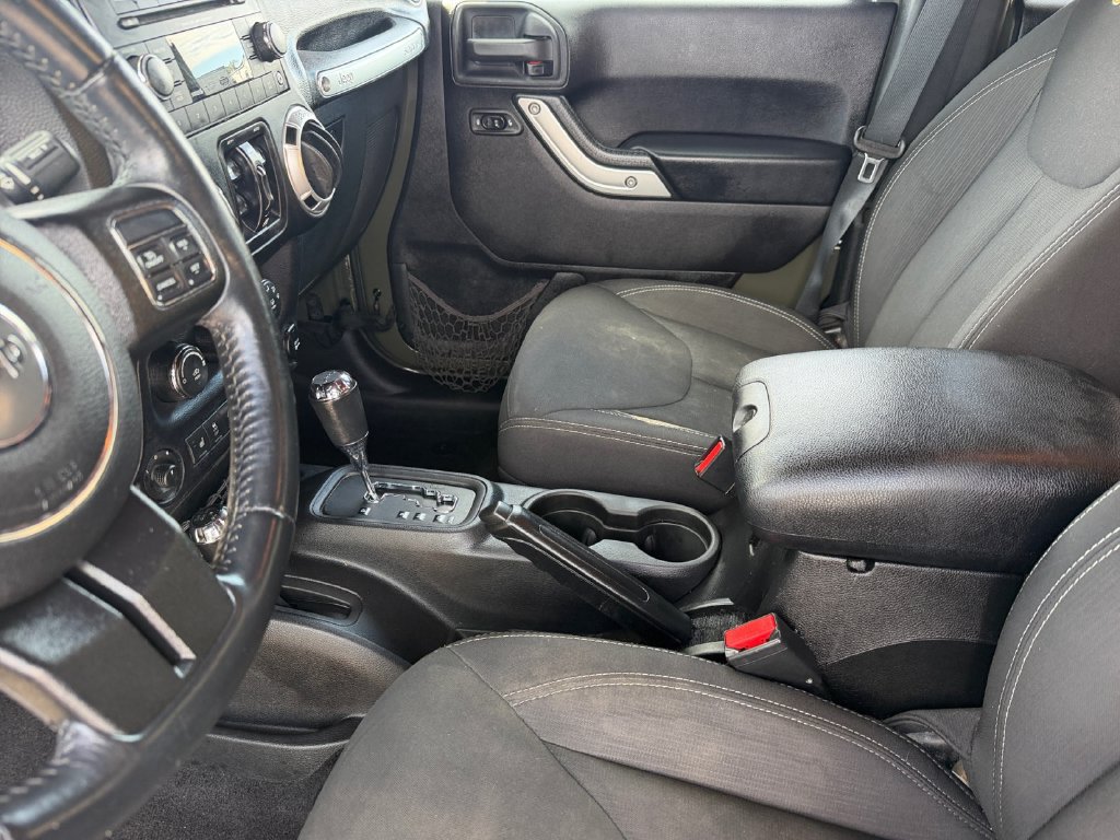 Used 2015 Jeep Wrangler Unlimited Sahara w/ Dual Top Group AWD/4WD image 15